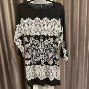 BCBG Elastic Waist/Floral Design DRESSES S