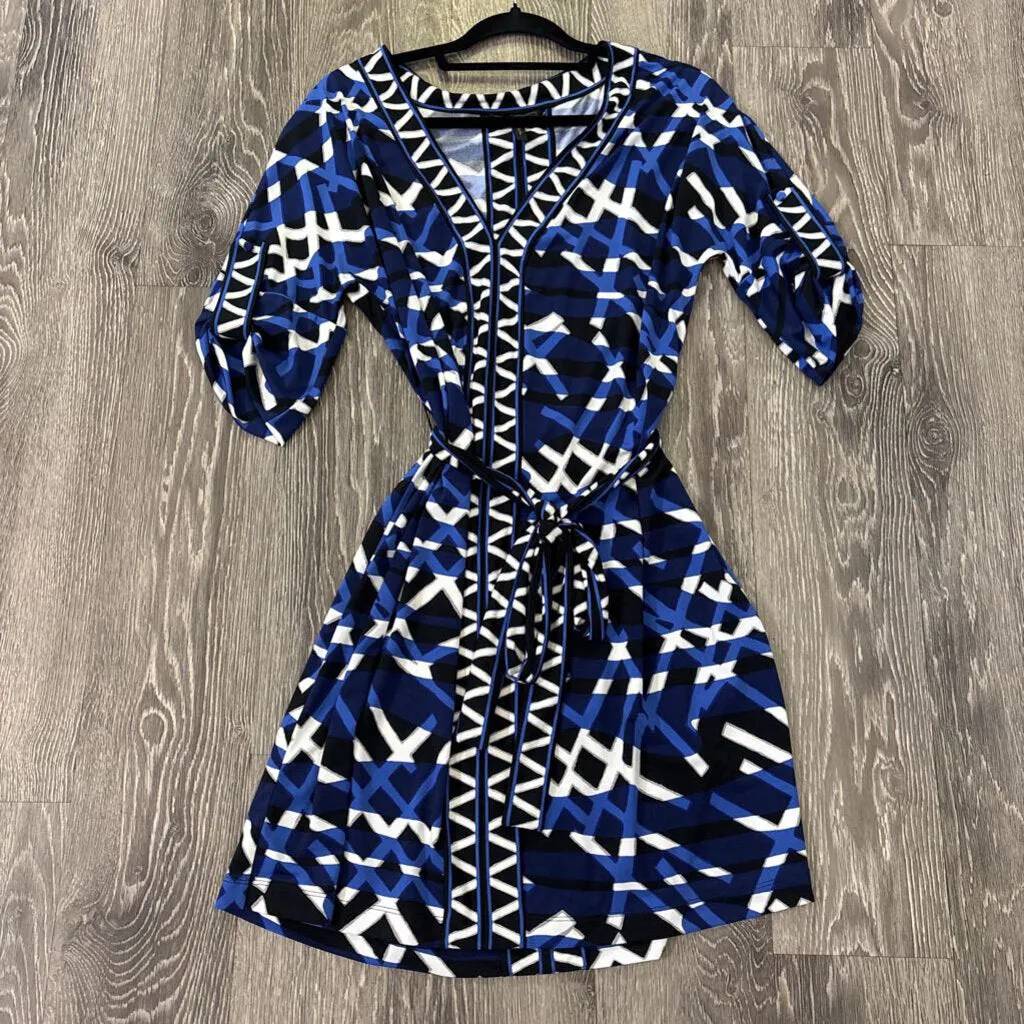 BCBGMaxazria Vneck Geo Print DRESSES L