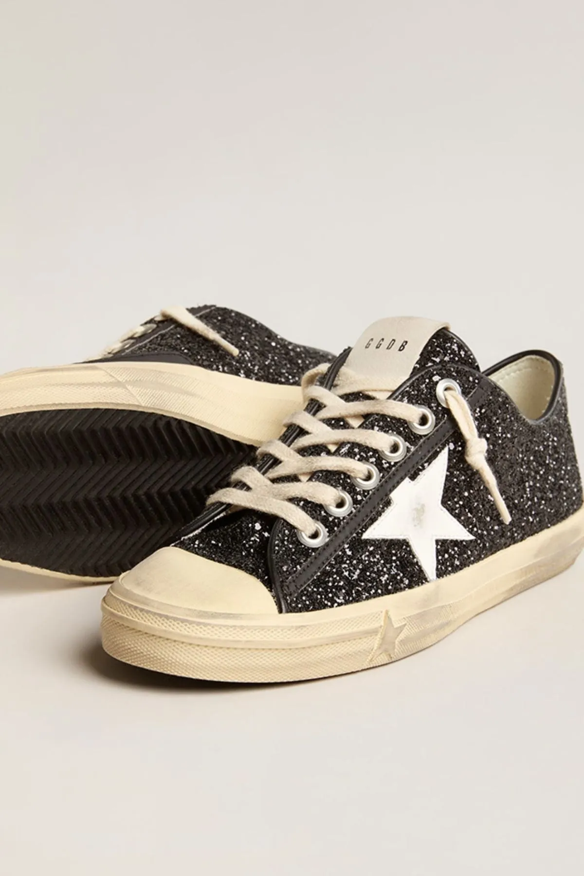 Golden Goose V Star 2 Sneaker - Black/ White GOLDEN GOOSE