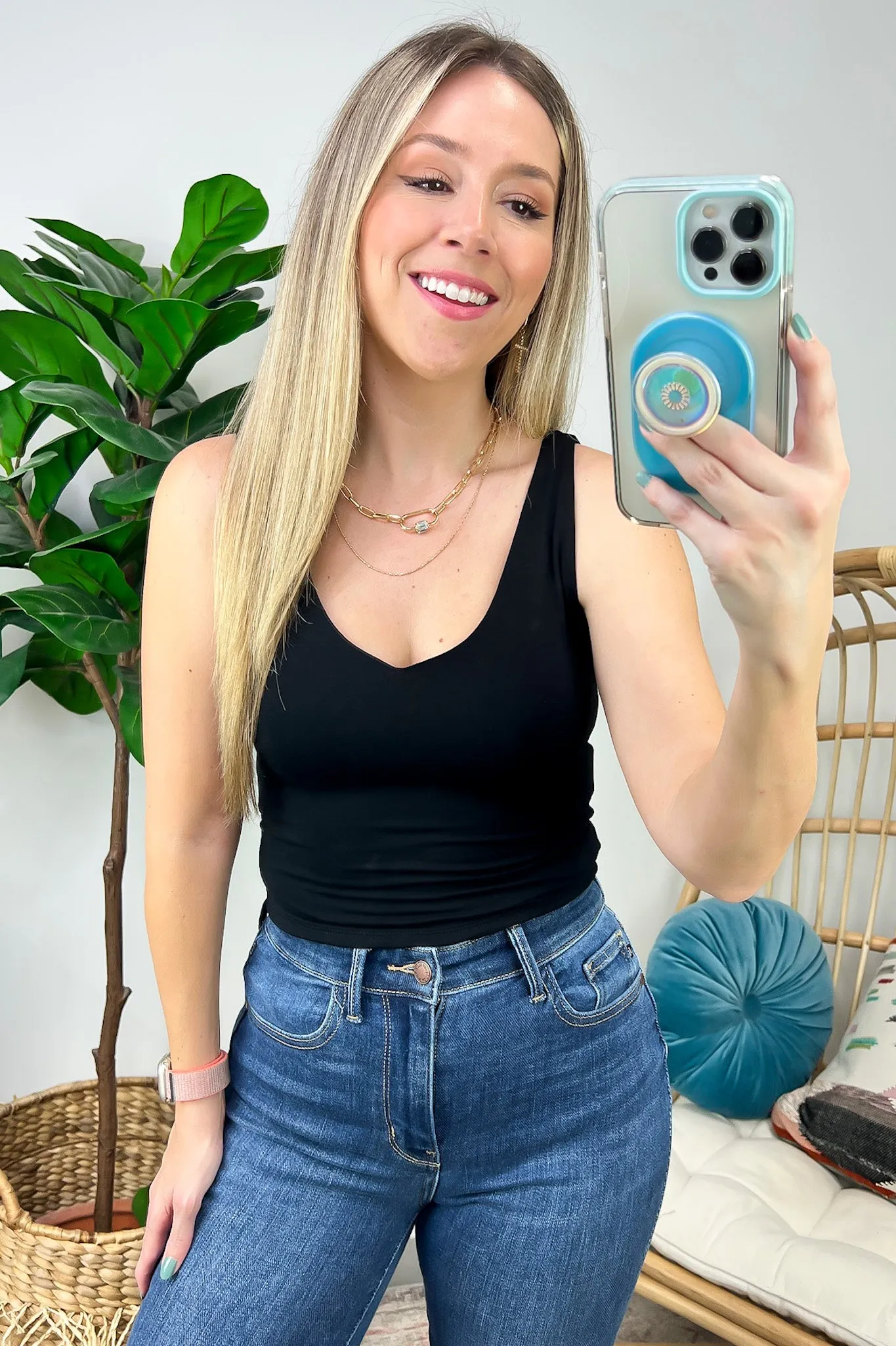 Liora Seamless V-Neck Cropped Tank Top - FINAL SALE