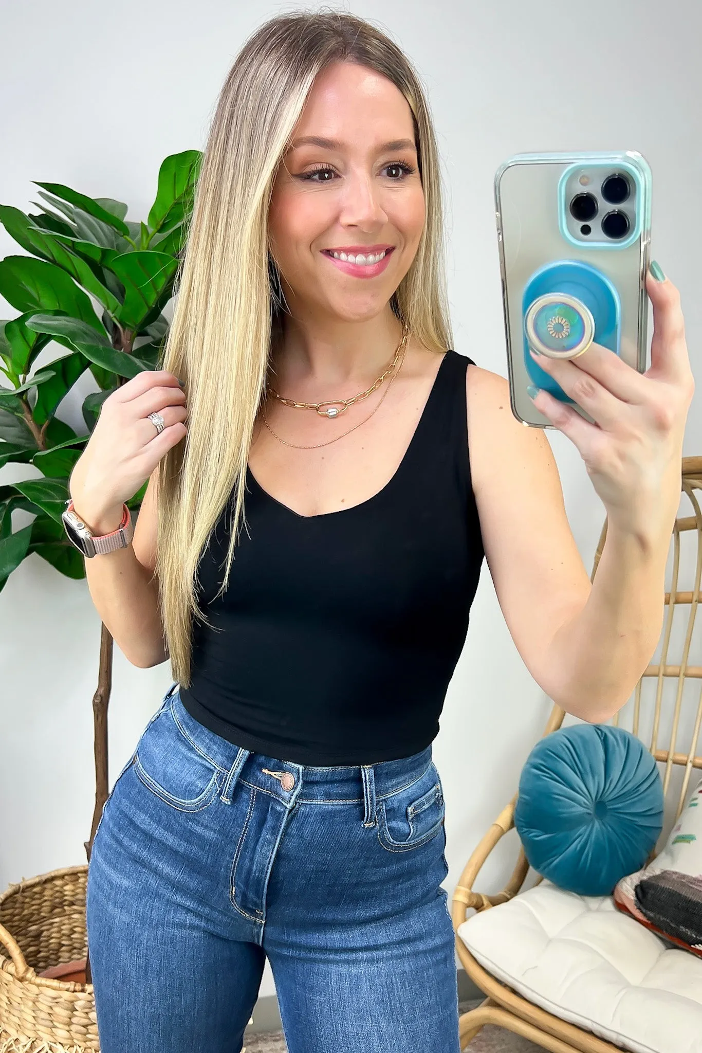 Liora Seamless V-Neck Cropped Tank Top - FINAL SALE