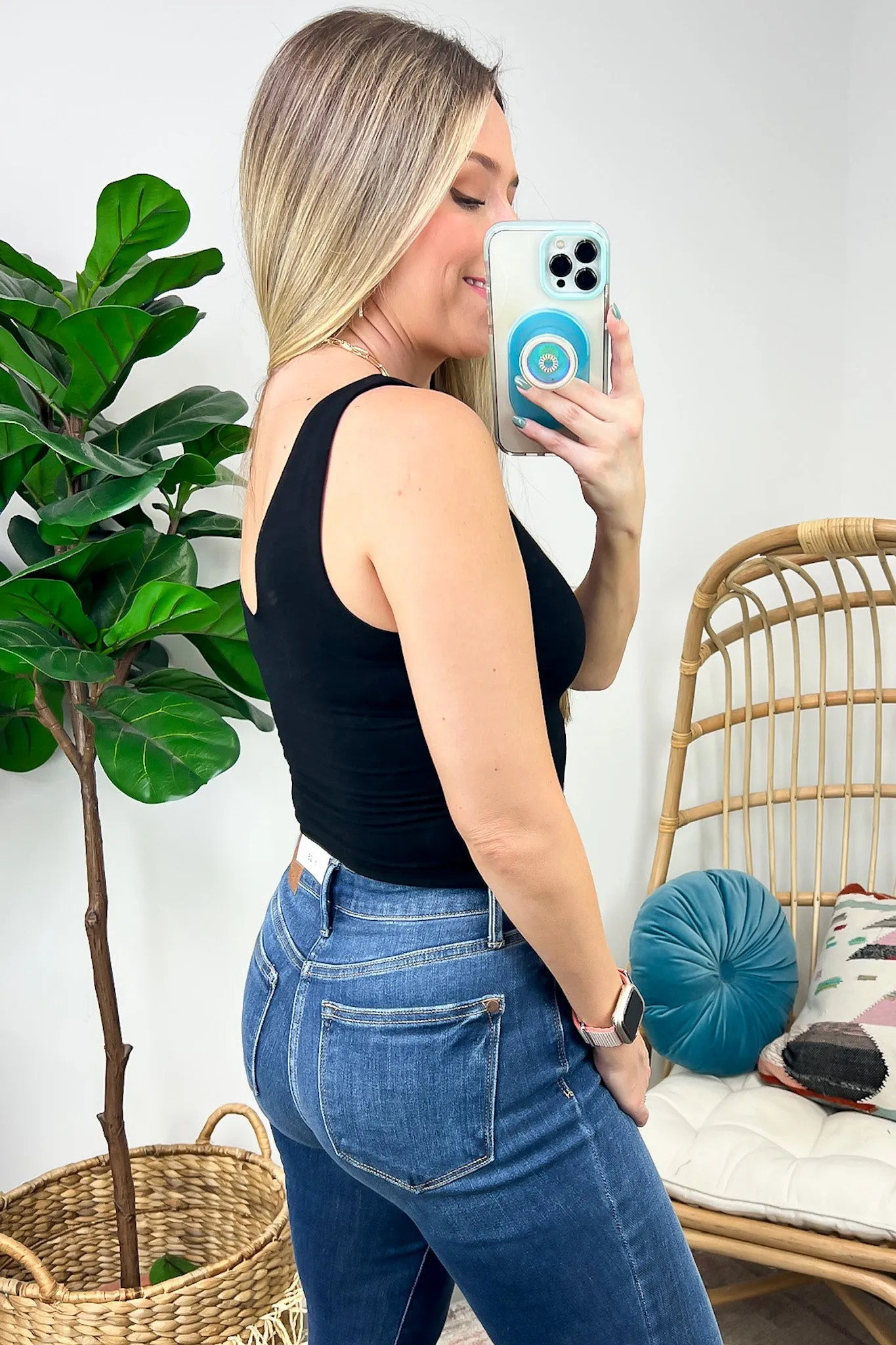 Liora Seamless V-Neck Cropped Tank Top - FINAL SALE