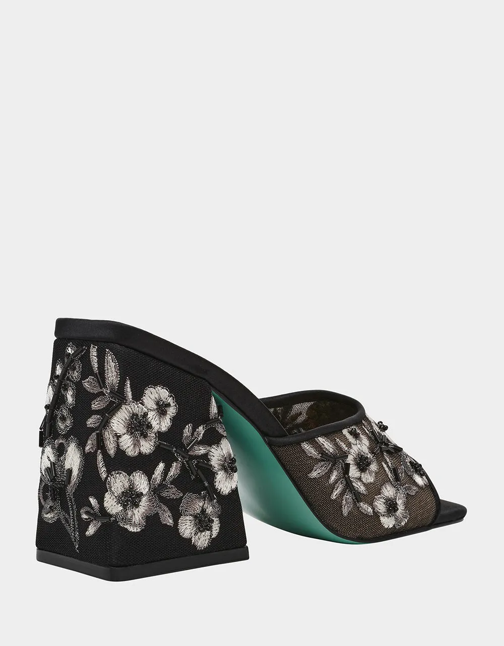 ROO BLACK Betsey Johnson